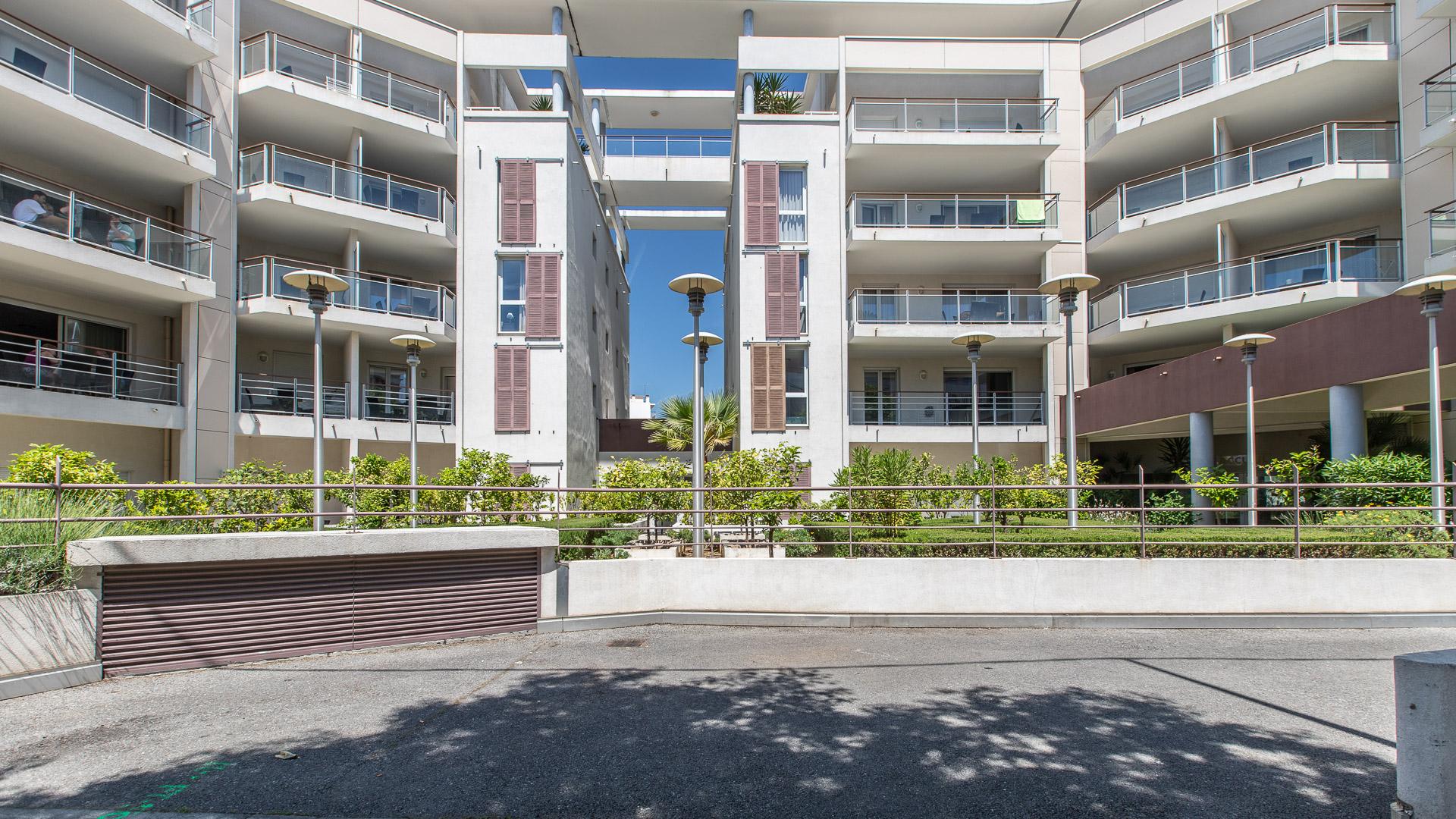 Vacanceole - Residence Le Crystal Cagnes-sur-Mer Exterior photo