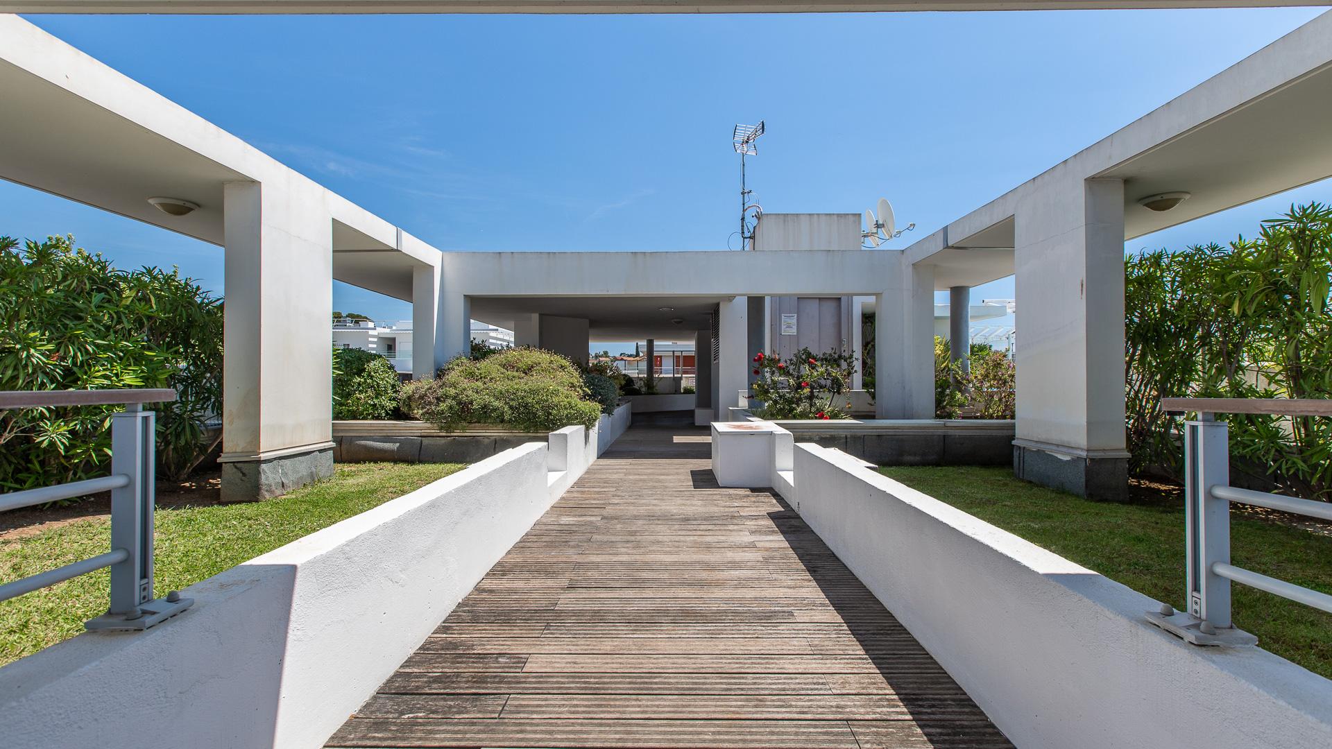 Vacanceole - Residence Le Crystal Cagnes-sur-Mer Exterior photo