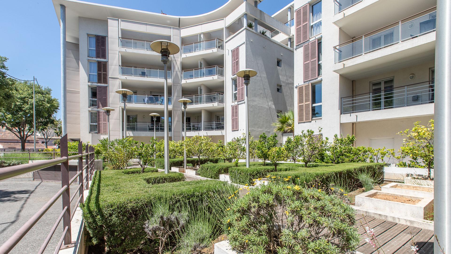 Vacanceole - Residence Le Crystal Cagnes-sur-Mer Exterior photo